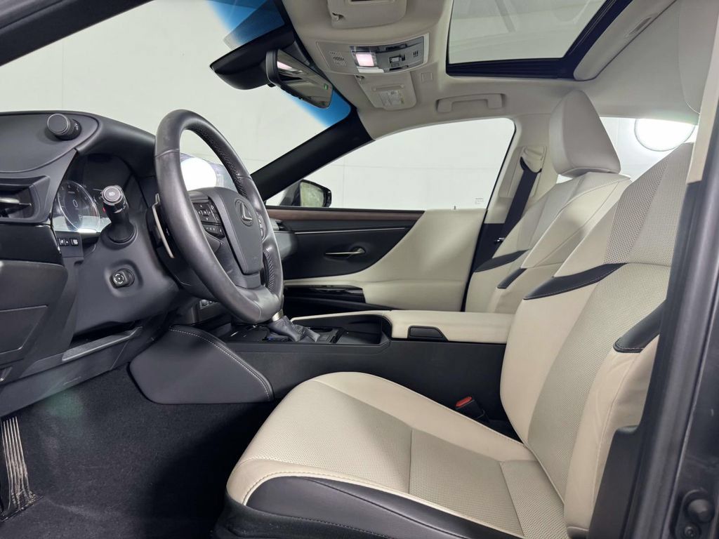 Used 2024 Lexus ES 350 w/ Premium Package FWD image 4