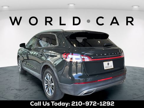 Used 2022 Lincoln Nautilus FWD w/ Premium Package image 10