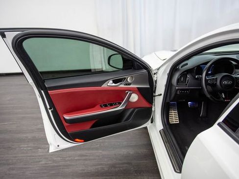 Used 2020 Kia Stinger GT1 image 16