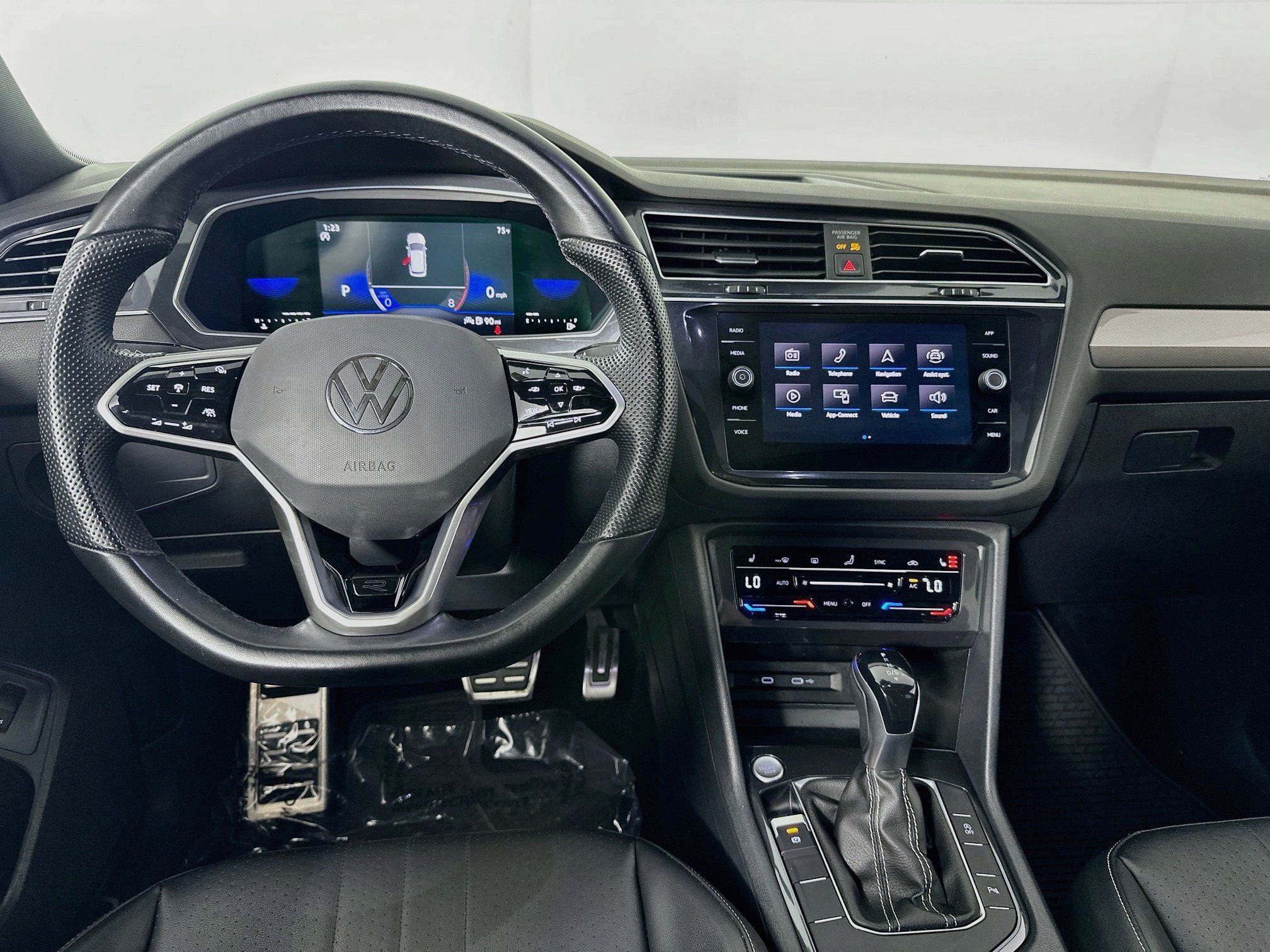 Used 2022 Volkswagen Tiguan SE R-Line FWD image 22