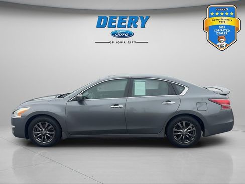 Used 2015 Nissan Altima 2.5 S w/ Sport Value Package FWD image 2