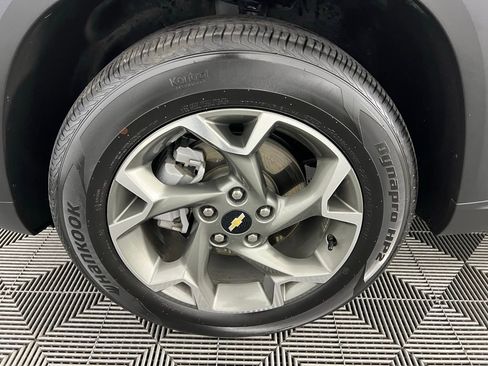 Used 2025 Chevrolet Trax LT image 11