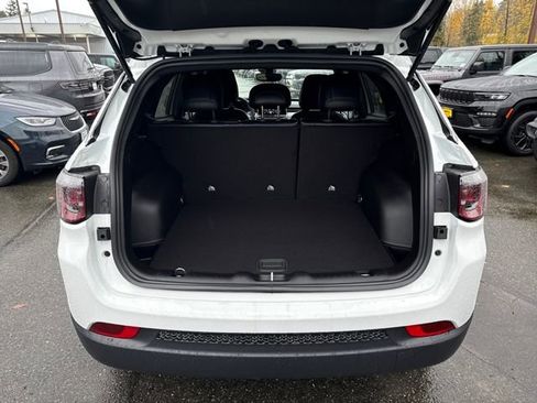 New 2026 Jeep Compass Latitude image 12