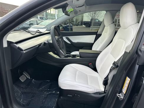 Used 2021 Tesla Model Y Long Range image 12