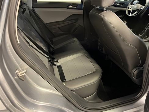 Certified 2024 Volkswagen Taos SE image 12