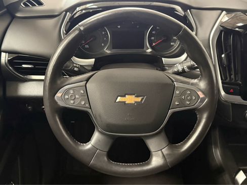 Used 2020 Chevrolet Traverse LT w/ Driver Confidence II Package AWD/4WD image 17