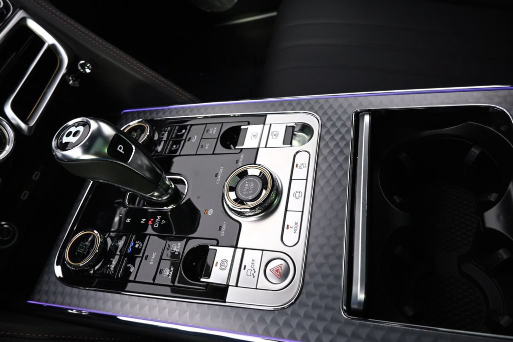 Used 2025 Bentley Flying Spur Plug-In Hybrid AWD/4WD image 33
