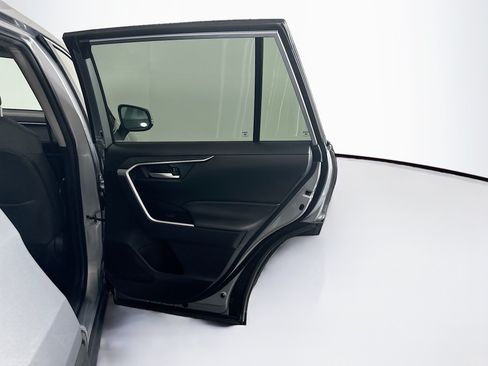 Used 2025 Toyota RAV4 XLE FWD image 31