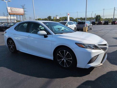 Used 2018 Toyota Camry SE w/ Audio Package FWD image 7