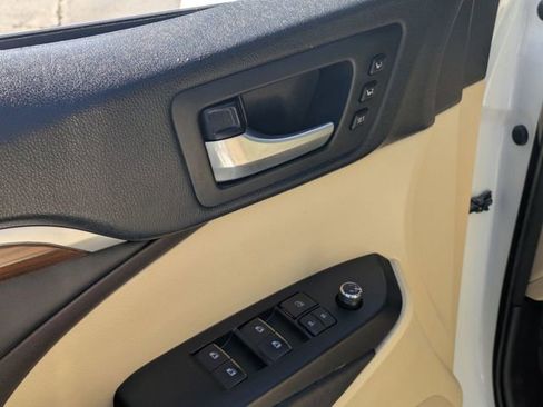 Used 2017 Toyota Highlander Limited image 9
