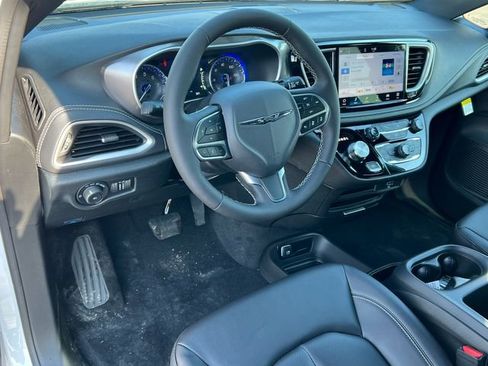 New 2026 Chrysler Pacifica Select image 16