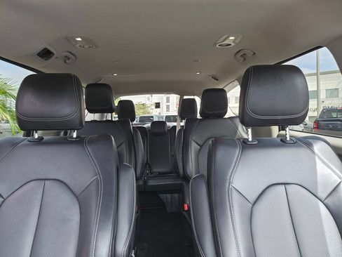 Used 2024 Chrysler Pacifica Limited FWD image 31