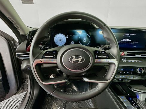 Used 2025 Hyundai Elantra SEL FWD image 12