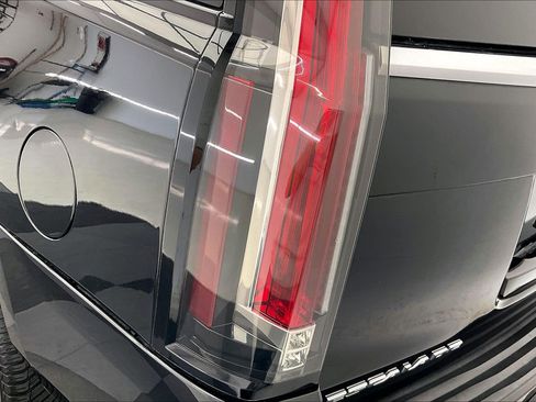 Used 2017 Cadillac Escalade Luxury AWD/4WD image 29