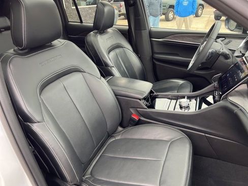 Certified 2023 Jeep Grand Cherokee Overland image 19