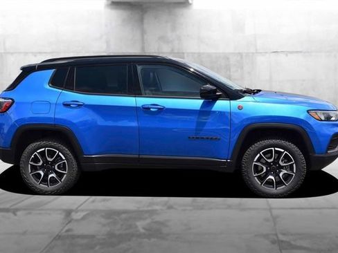 Used 2025 Jeep Compass Trailhawk AWD/4WD image 5