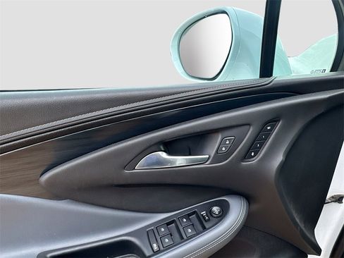 Used 2020 Buick Envision Essence image 9