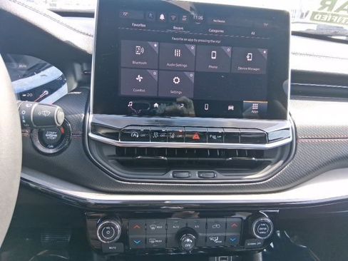 Used 2025 Jeep Compass Trailhawk image 20