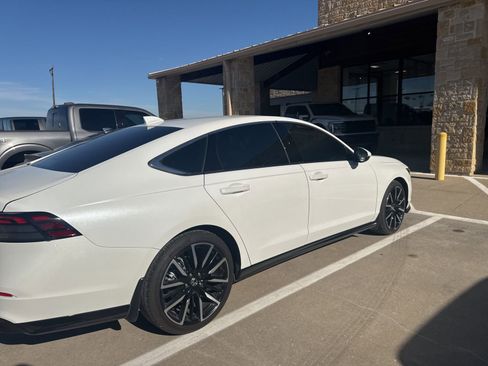 Used 2023 Honda Accord Touring image 3