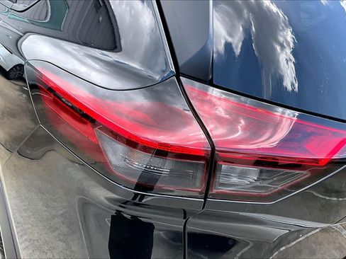 Certified 2023 Nissan Rogue SV image 27