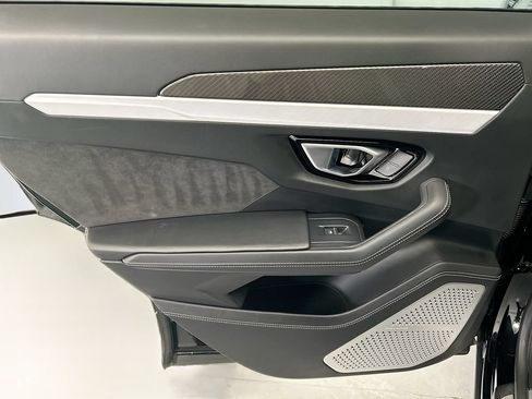 Used 2020 Lamborghini Urus AWD/4WD image 26