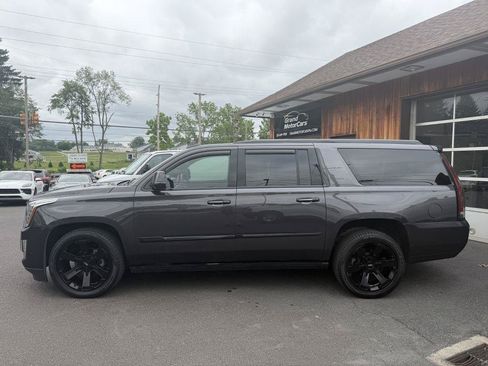 Used 2017 Cadillac Escalade ESV Platinum AWD/4WD image 2