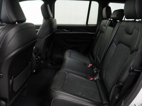 New 2026 Jeep Grand Cherokee Altitude AWD/4WD image 18