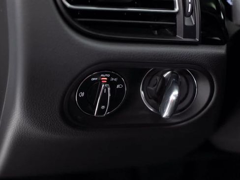 Certified 2025 Porsche Macan image 19