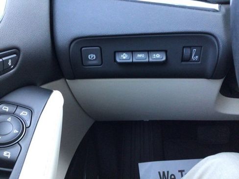 Used 2024 Buick Enclave Avenir image 14