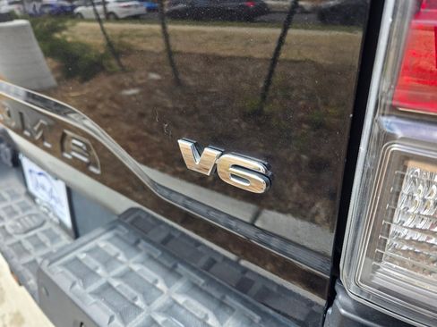 Used 2020 Toyota Tacoma TRD Off-Road w/ Technology Package AWD/4WD image 10