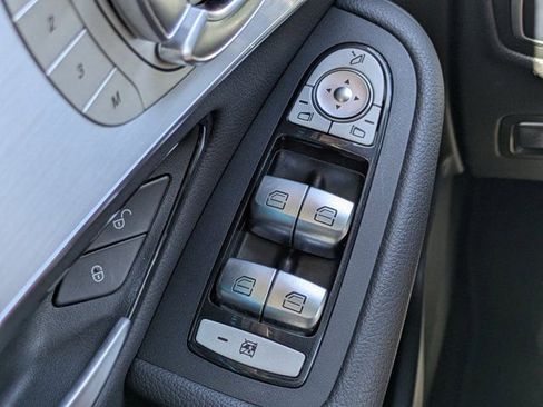 Used 2022 Mercedes-Benz GLC 300 w/ Premium Package Lite image 22