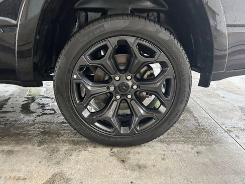 Used 2024 RAM 1500 Limited AWD/4WD image 22