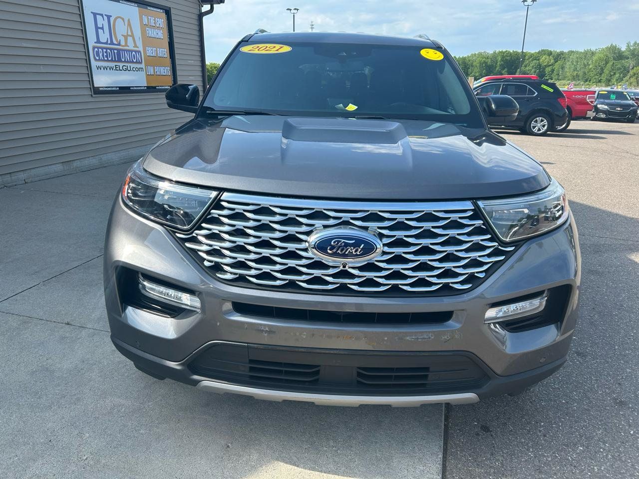 Used 2021 Ford Explorer Platinum w/ Premium Technology Package AWD/4WD image 2