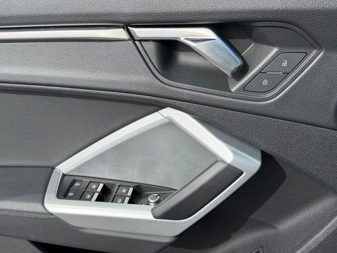 Used 2025 Audi Q3 2.0T Premium image 27