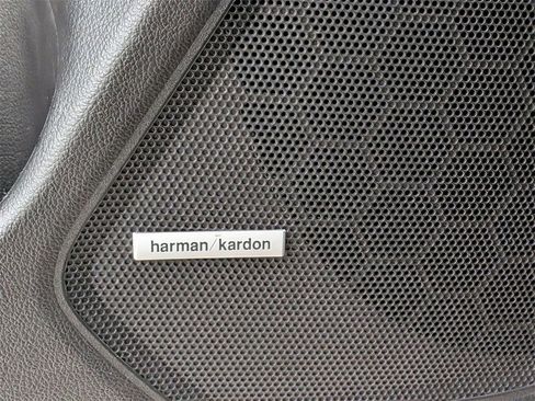 Used 2017 Subaru Outback 3.6R Limited image 16