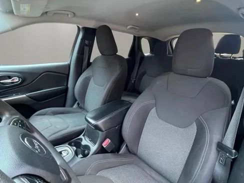 Used 2020 Jeep Cherokee Latitude FWD image 22