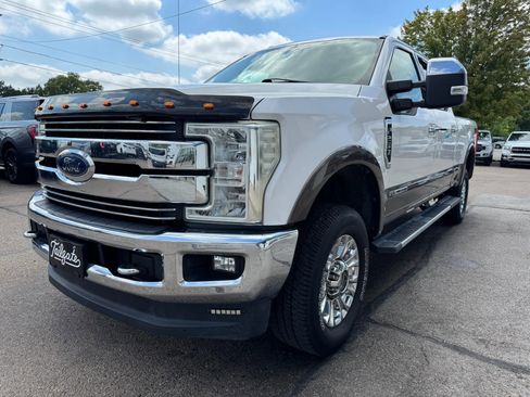 Used 2017 Ford F250 Lariat w/ Chrome Package image 4