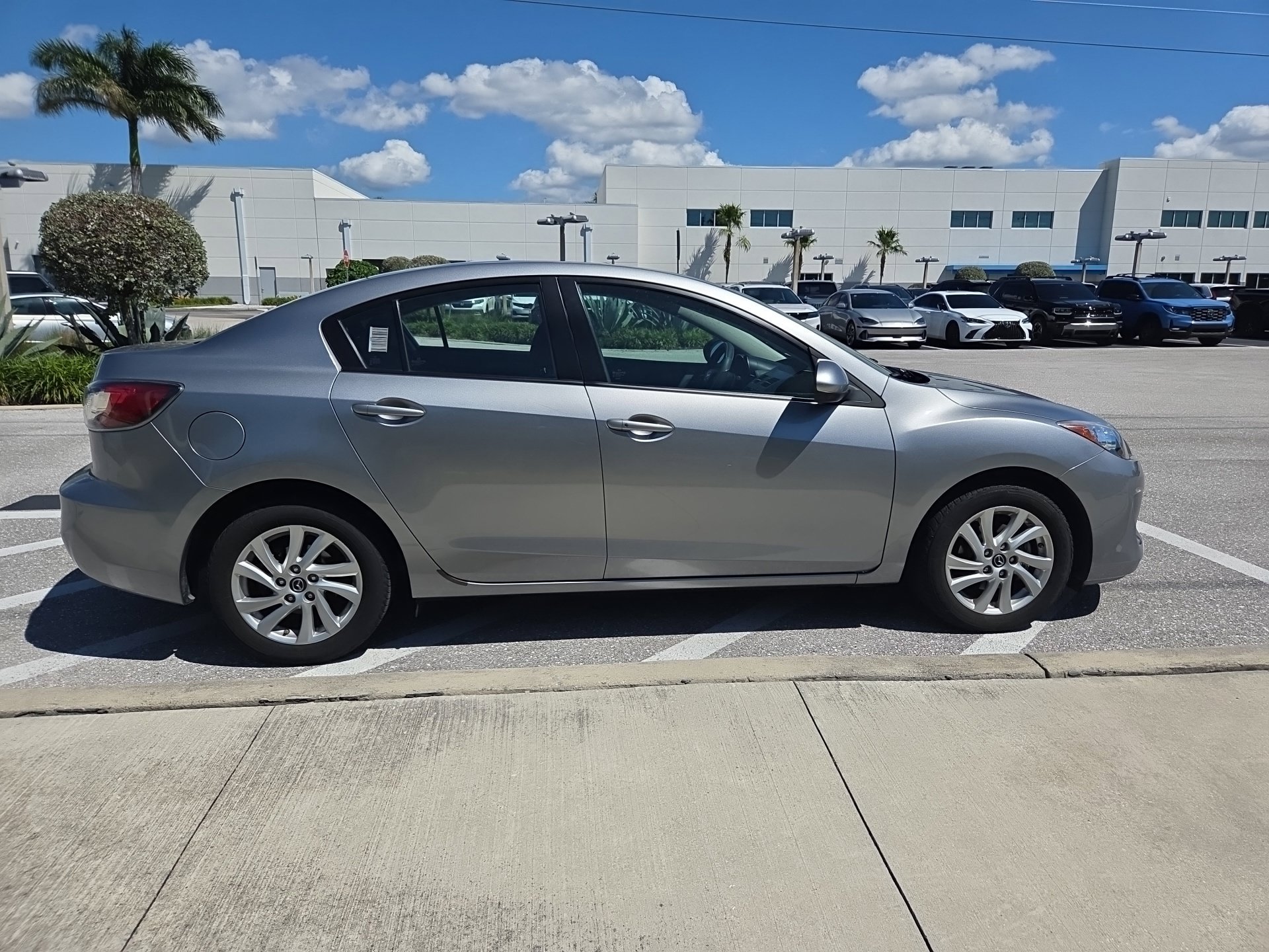 Used 2013 MAZDA MAZDA3 i Touring FWD image 8