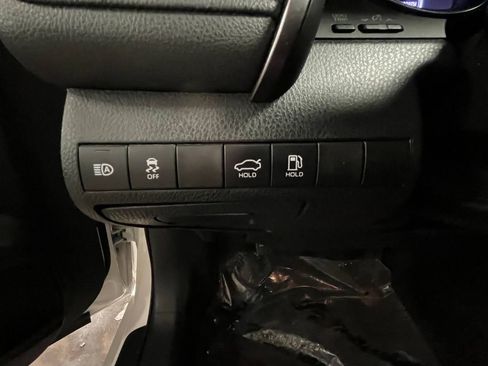 Used 2020 Toyota Camry LE FWD image 19