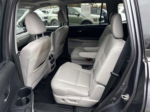Used 2019 Honda Pilot Touring image 17