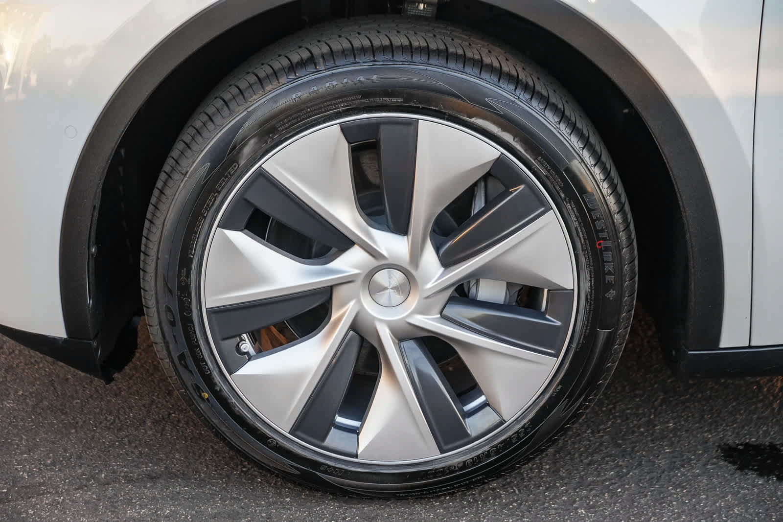 Used 2022 Tesla Model Y Long Range AWD/4WD image 10