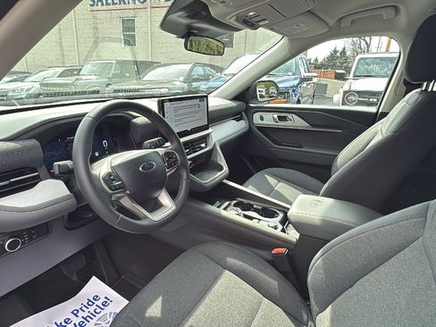 Used 2025 Ford Explorer Active image 15