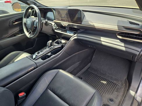 Used 2024 Toyota Crown Platinum image 5