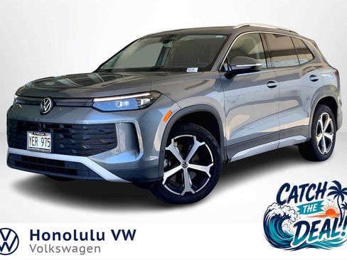 Certified 2025 Volkswagen Tiguan SE AWD/4WD image 1