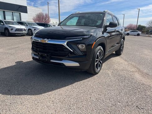 Used 2025 Chevrolet TrailBlazer LT w/ Driver Confidence Package image 1