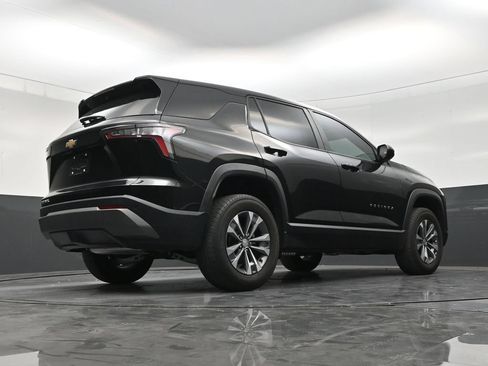 Used 2025 Chevrolet Equinox LT w/ Safety and Technology Package FWD image 24