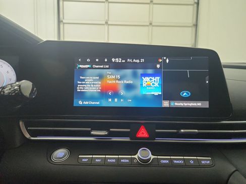 Used 2025 Hyundai Elantra Limited FWD image 25