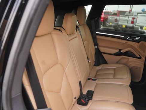 Used 2016 Porsche Cayenne AWD/4WD image 17