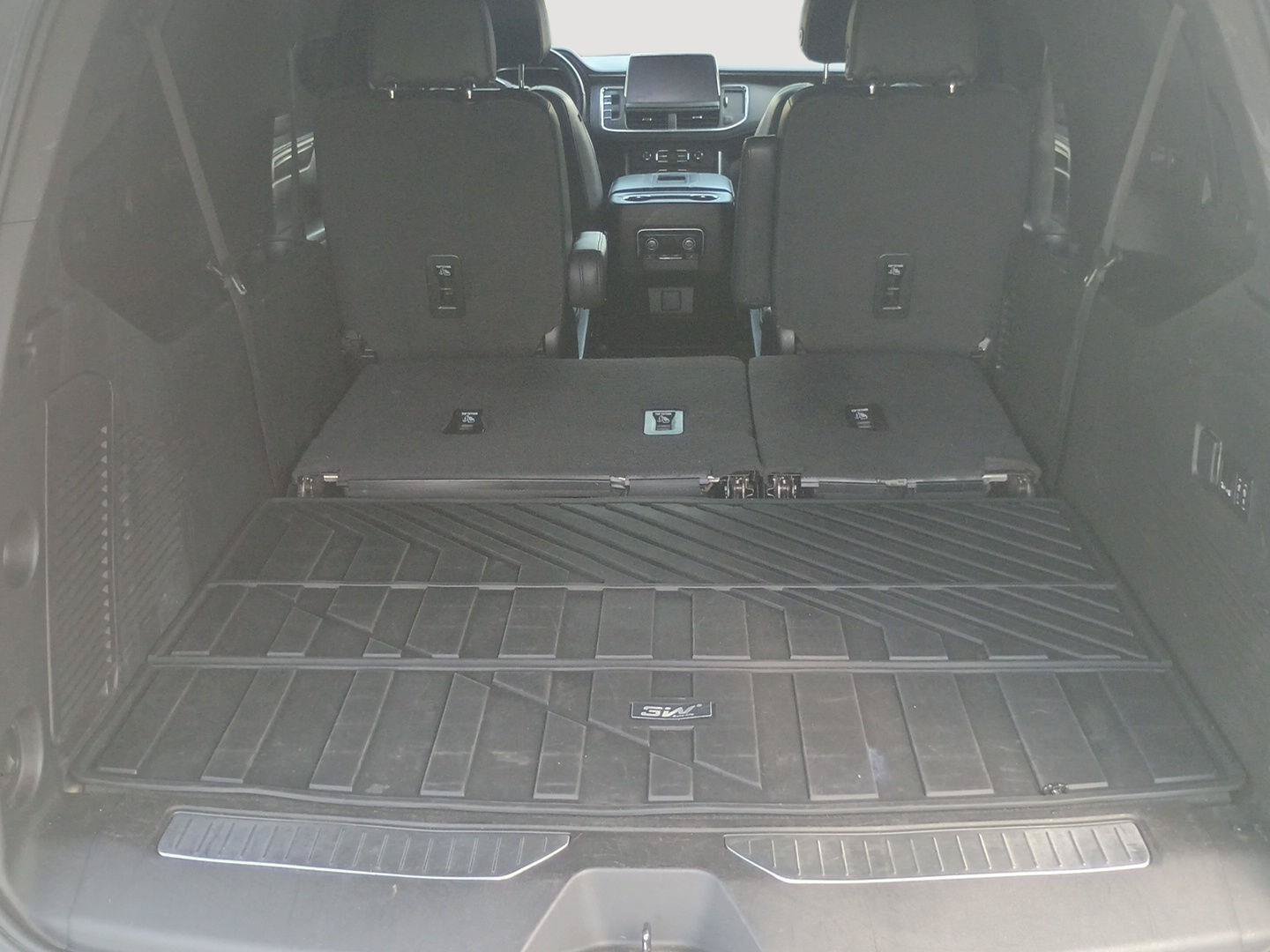 Used 2022 Chevrolet Suburban Premier AWD/4WD image 7
