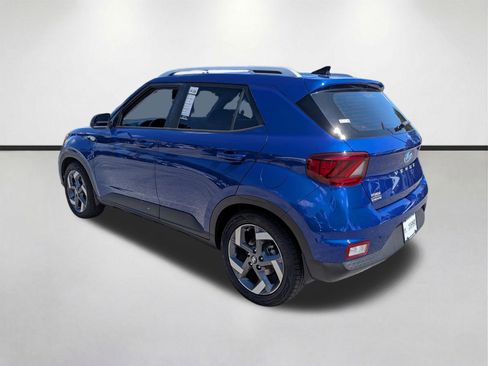 Used 2022 Hyundai Venue Limited FWD image 6